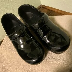 DANSKO Size 7.5. Professional leather clog.